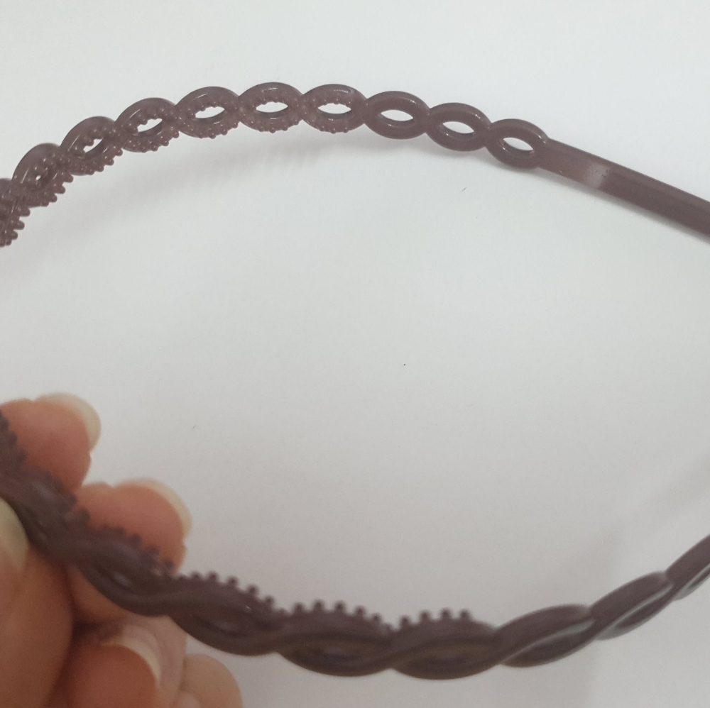 Earthy Brown Delight: Stylish Headbands for Brown-Loving Girls